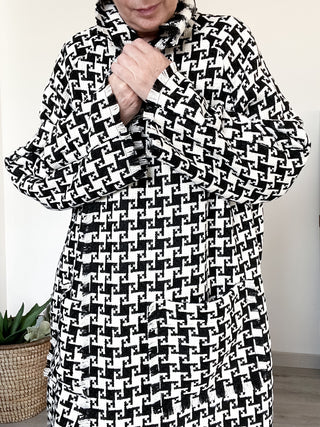 Spolverino sfrangiato con motivi grafici