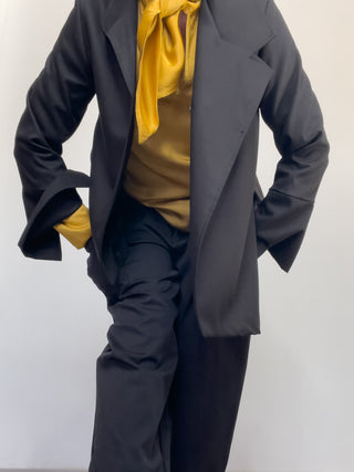 Giacca asimmetrica con collo destrutturato