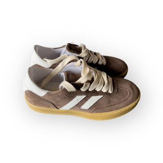 Sneaker suede con inserti bianchi