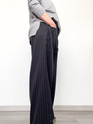 Pantalone gessato a gamba ampia