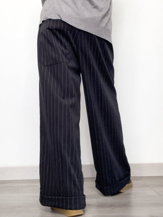Pantalone gessato a gamba ampia