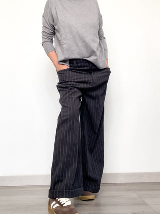 Pantalone gessato a gamba ampia
