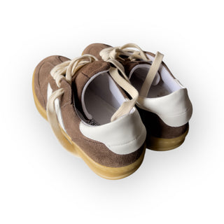 Sneaker suede con inserti bianchi