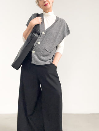 Uno dei look minimal che puoi acquistare nei saldi