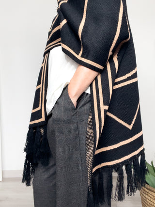 Mantella jacquard con frange
