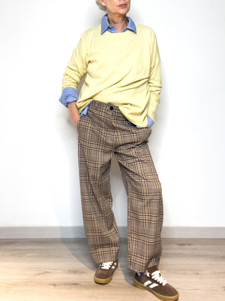 Pantalone in fantasia scozzese con riga gialla