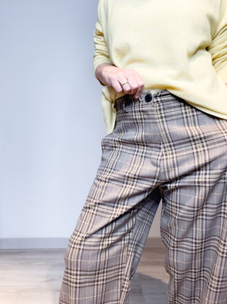 Pantalone in fantasia scozzese con riga gialla