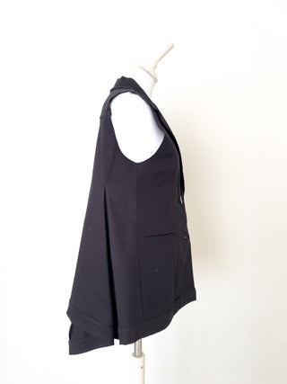 Gilet sciancrato con punte