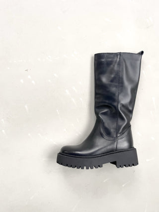 Stivale in pelle morbida con suola carrarmato