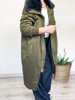 Parka con collo in ecopelliccia