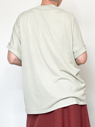 T-shirt tinta in capo