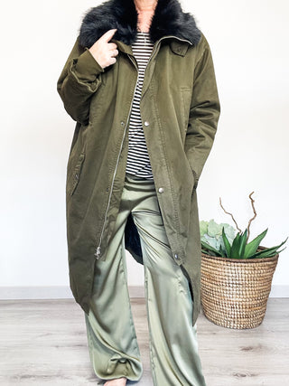 Parka con collo in ecopelliccia