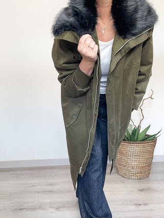 Parka con collo in ecopelliccia