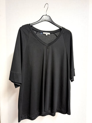 T-shirt over con manica raglan e scollo a V