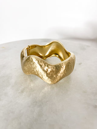 Bracciale rigido effetto martellato