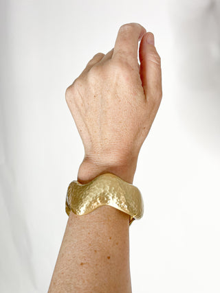 Bracciale rigido effetto martellato