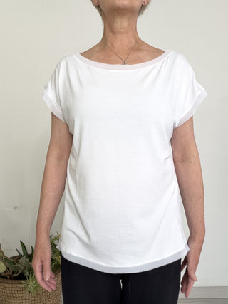 T-shirt in viscosa con bordi in georgette