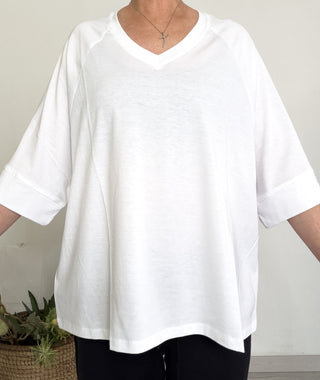 T-shirt over con manica raglan e scollo a V