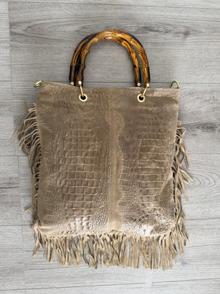 Borsa in pelle e suede con frange e manico in bambù