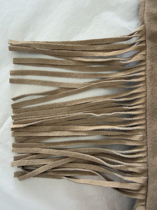 Borsa in pelle e suede con frange e manico in bambù