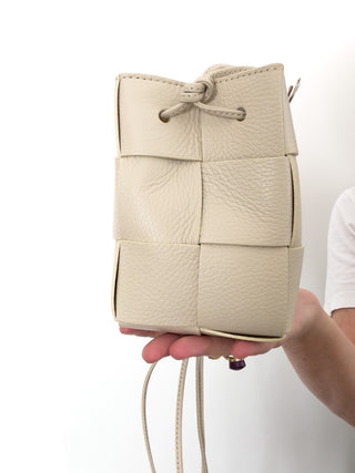 Mini bucket bag in pelle intrecciata