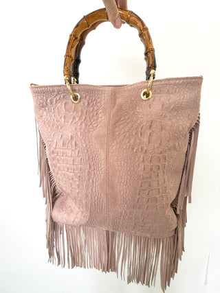 Borsa in pelle e suede con frange e manico in bambù