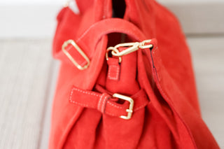Borsa a mano in suede — rosso corallo