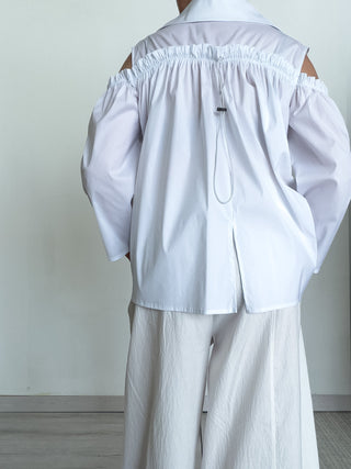 Camicia in cotone con spalle scoperte e coulisse
