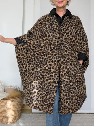 Cappa oversize animalier in misto lana