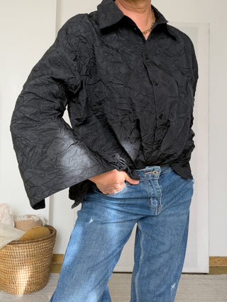 Camicia oversize stropicciata con maniche ampie