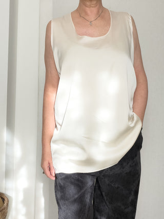 Top in viscosa stretch con spalla larga e linea svasata