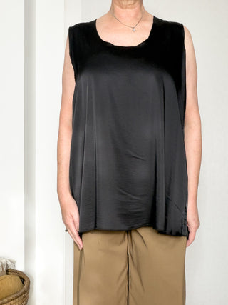 Top in viscosa stretch con spalla larga e linea svasata