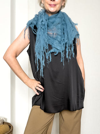 Top in viscosa stretch con spalla larga e linea svasata