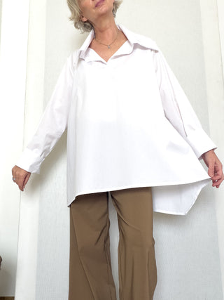 Camicia bianca oversize in cotone con fondo asimmetrico
