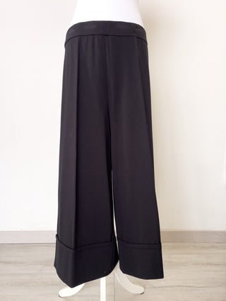 Pantalone a gamba larga con risvolto alto