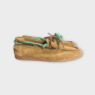 Mocassino suede modello barca con doppio laccio