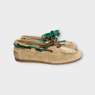 Mocassino suede modello barca con doppio laccio